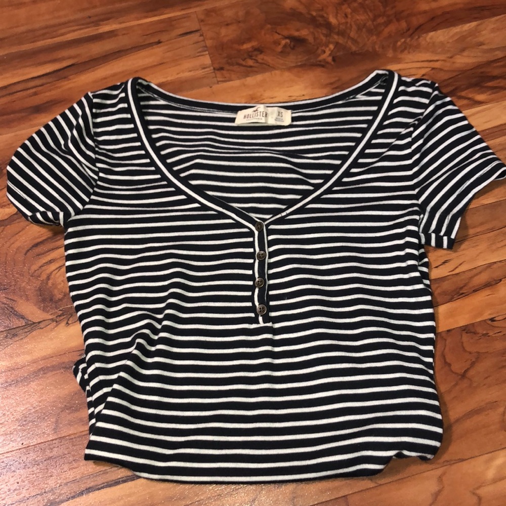 Hollister top